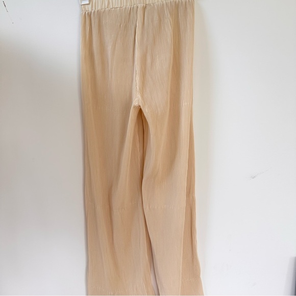 PrettyLittleThing Cream Plisse High Waisted Wide Leg Trousers 4 NWT - Picture 9 of 10